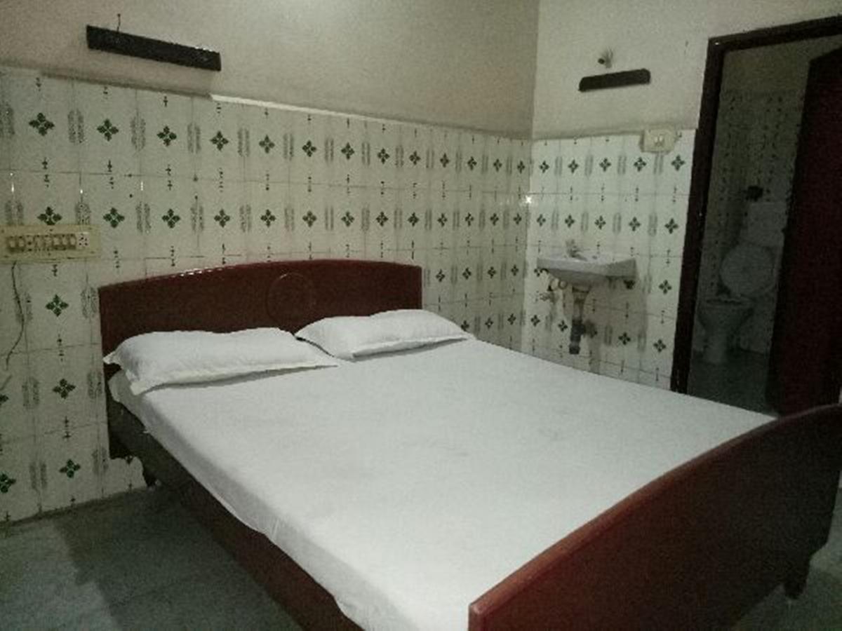 Hotel Blue Star Salem Bagian luar foto